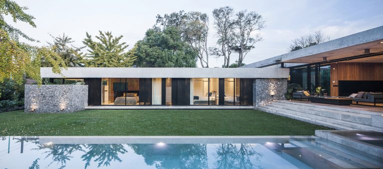 BT-House-by-Estudio-Jorgelina-Tortorici-in-Adrogue-Argentina-18-768x339