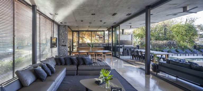 BT-House-by-Estudio-Jorgelina-Tortorici-in-Adrogue-Argentina-6-768x347