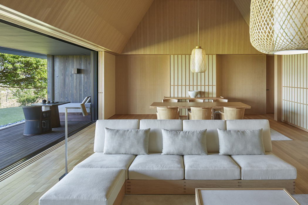 RS2887_Amanemu-Villa-living-room-lpr-7-1050x700