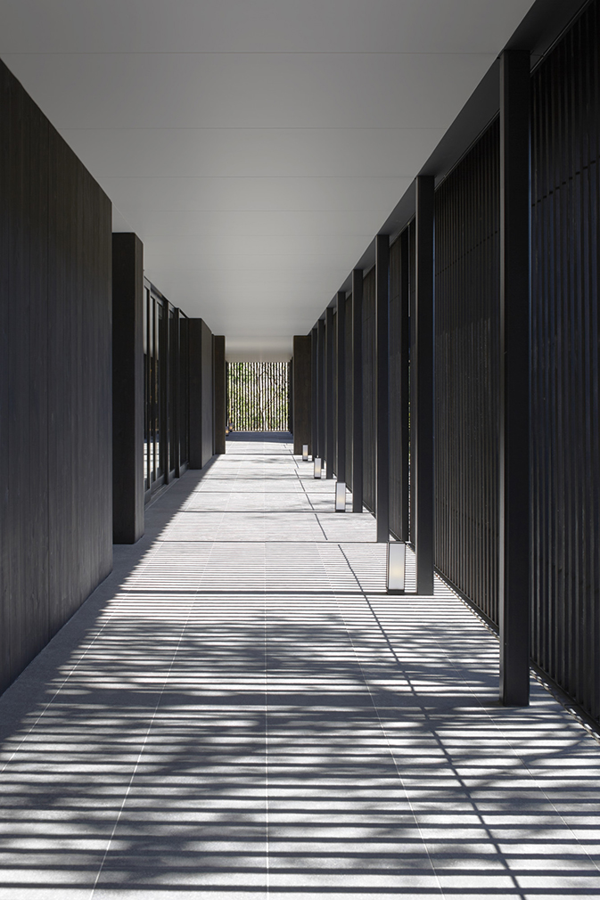 RS2989_Amanemu-Spa-entrance-walkway-lpr-29